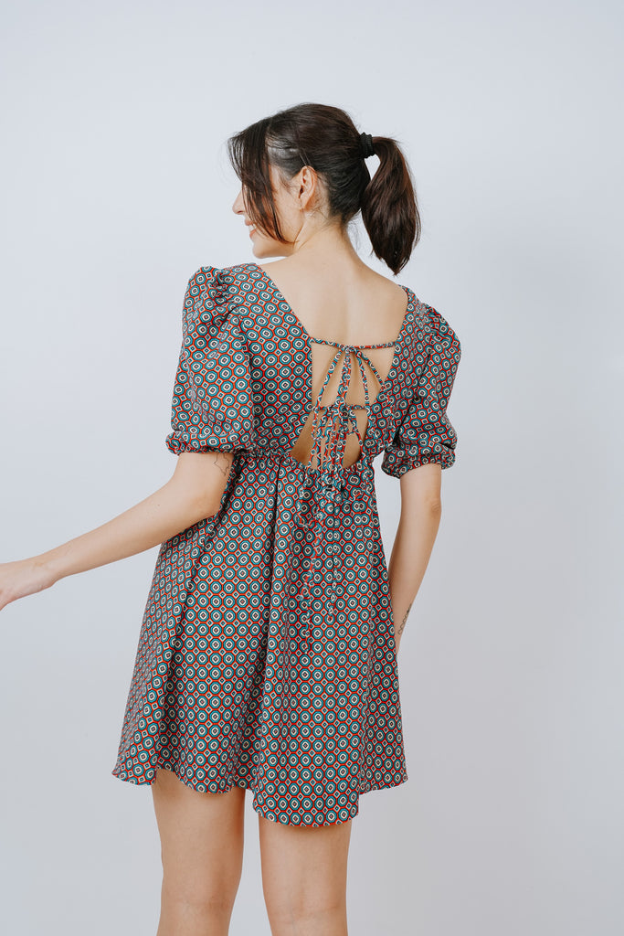 WD - EMERLYN Short sleeved dress with criss cross back details