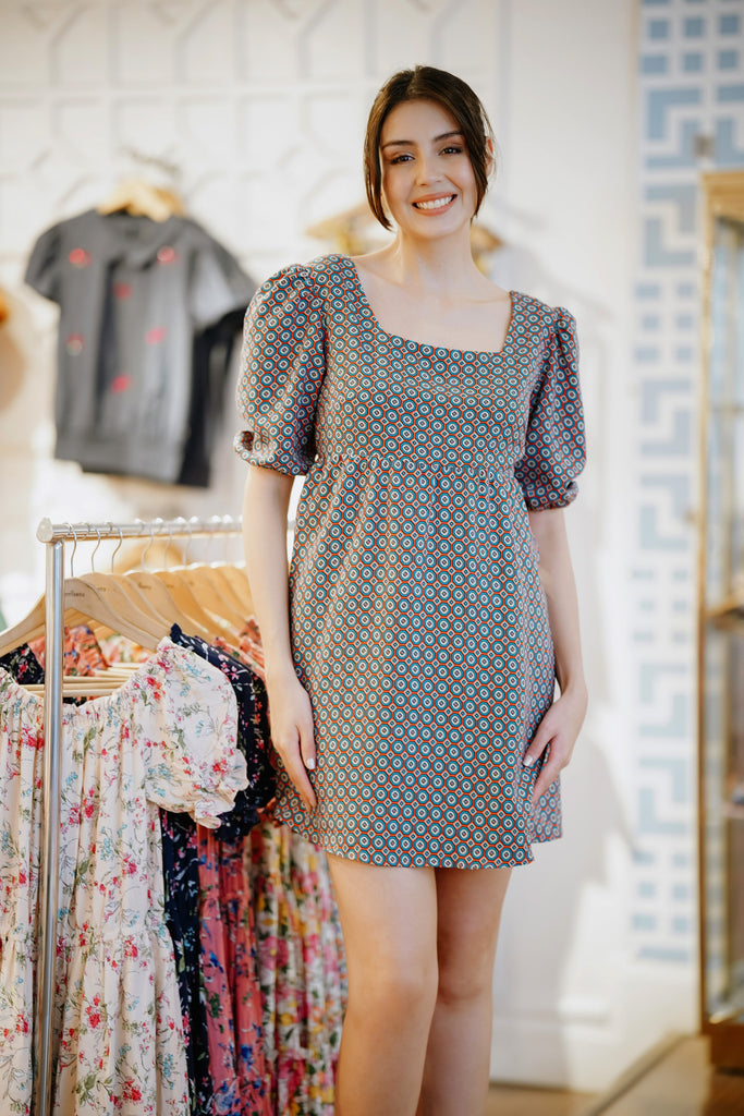 WD - EMERLYN Short sleeved dress with criss cross back details