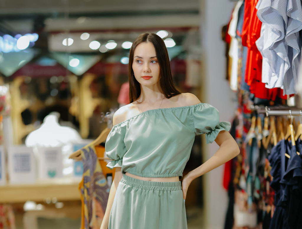 WB - JULIETA Short sleeved scoop neck crop blouse